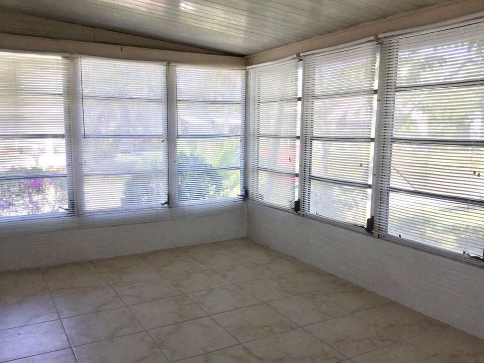 For Sale: $89,900 (2 beds, 2 baths, 1359 Square Feet)