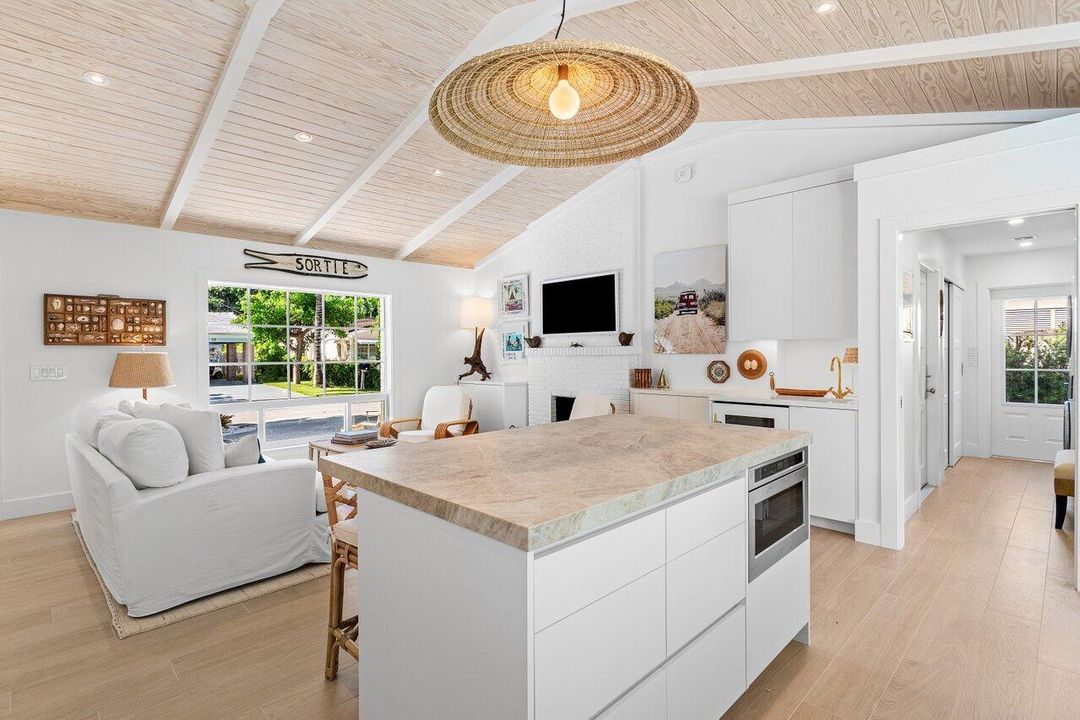 В аренду: $18,500 (3 спален, 2 ванн, 1579 Квадратных фут)