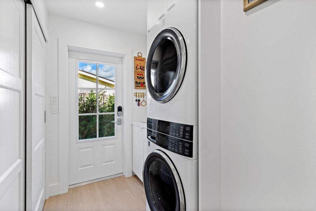 В аренду: $18,500 (3 спален, 2 ванн, 1579 Квадратных фут)