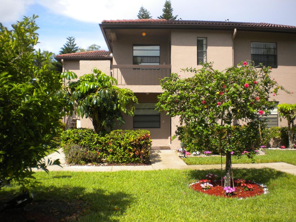 Active With Contract: $4,000 (3 beds, 2 baths, 1411 Square Feet)