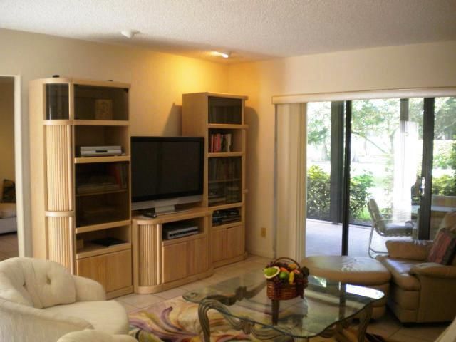 Active With Contract: $4,000 (3 beds, 2 baths, 1411 Square Feet)