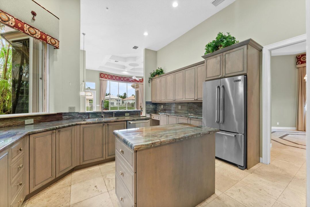 Activo con contrato: $10,000 (3 camas, 2 baños, 2749 Pies cuadrados)