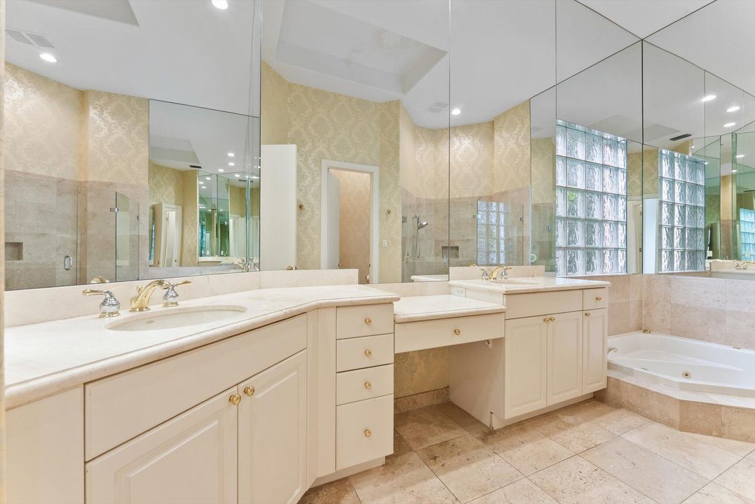 Activo con contrato: $10,000 (3 camas, 2 baños, 2749 Pies cuadrados)