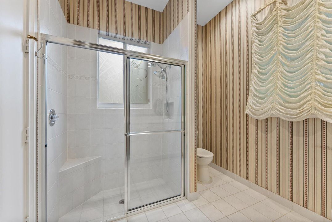 Activo con contrato: $10,000 (3 camas, 2 baños, 2749 Pies cuadrados)