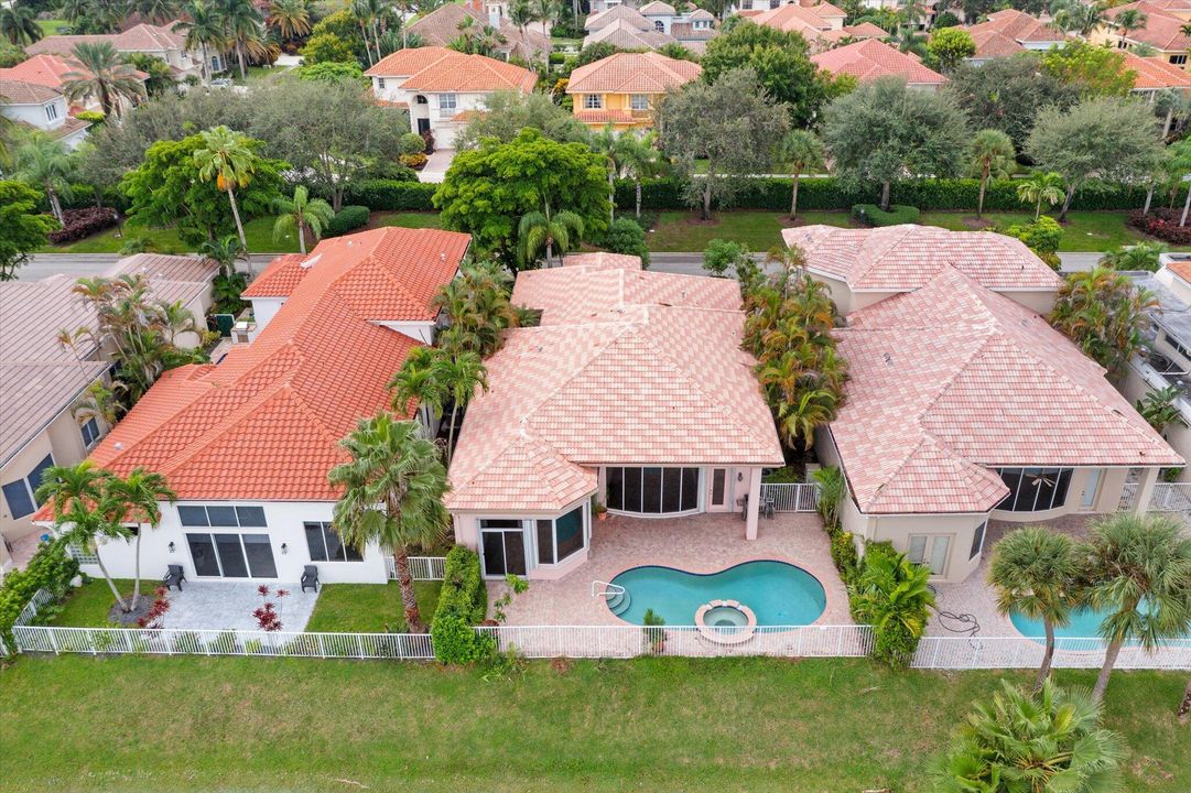 Activo con contrato: $10,000 (3 camas, 2 baños, 2749 Pies cuadrados)