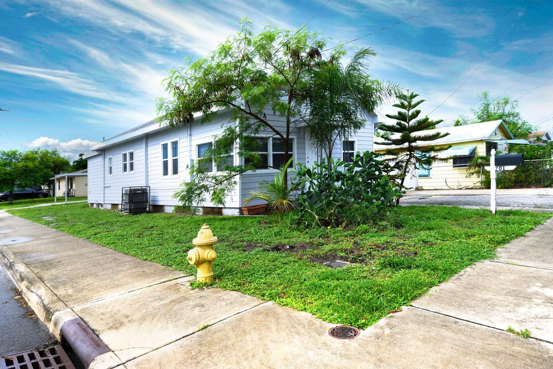 На продажу: $318,000 (4 спален, 2 ванн, 1221 Квадратных фут)