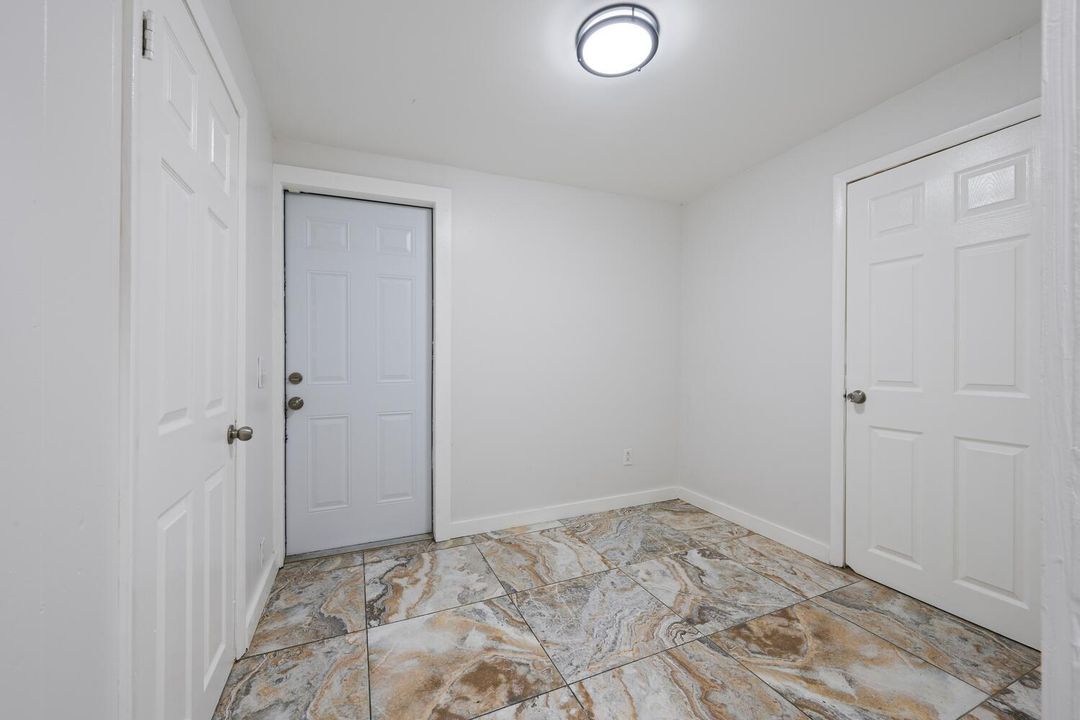 На продажу: $318,000 (4 спален, 2 ванн, 1221 Квадратных фут)