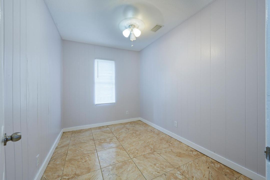 На продажу: $318,000 (4 спален, 2 ванн, 1221 Квадратных фут)