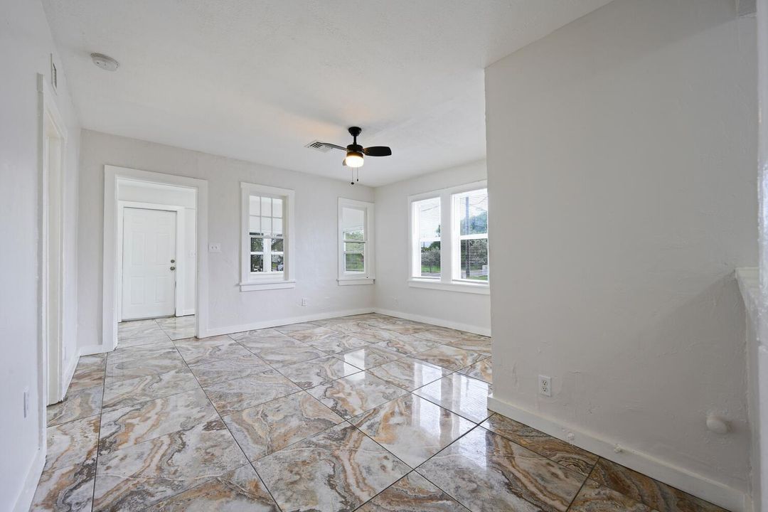 На продажу: $318,000 (4 спален, 2 ванн, 1221 Квадратных фут)