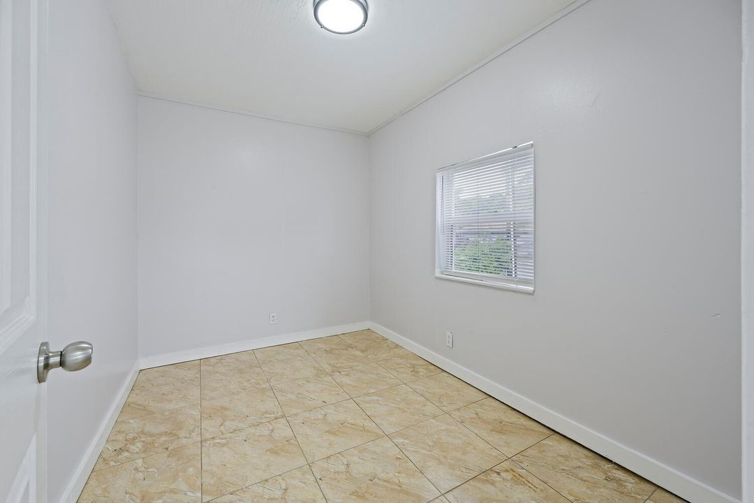 На продажу: $318,000 (4 спален, 2 ванн, 1221 Квадратных фут)