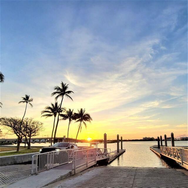 На продажу: $318,000 (4 спален, 2 ванн, 1221 Квадратных фут)