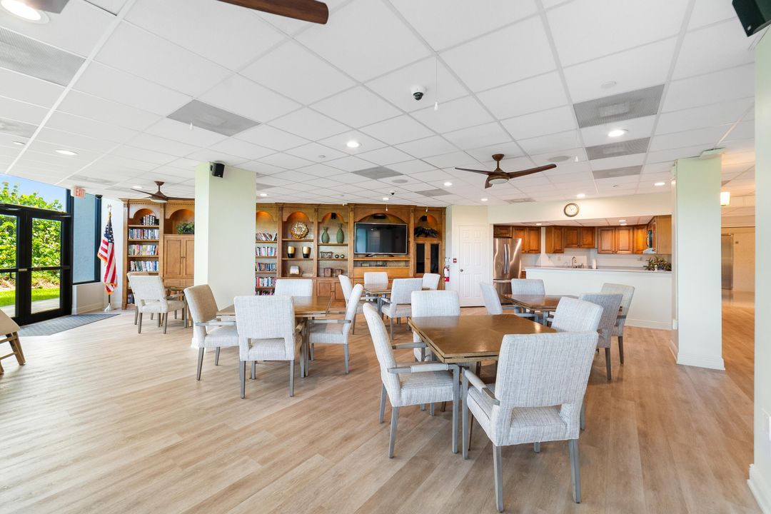 For Sale: $425,000 (1 beds, 2 baths, 1011 Square Feet)