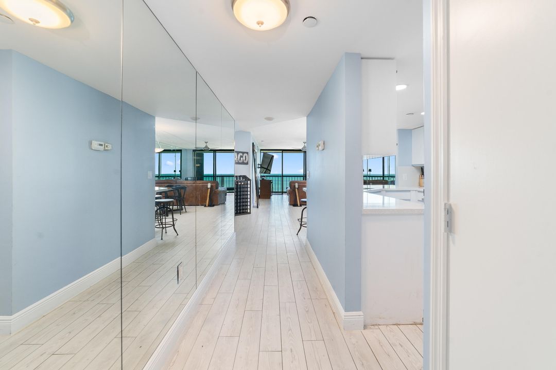 For Sale: $425,000 (1 beds, 2 baths, 1011 Square Feet)