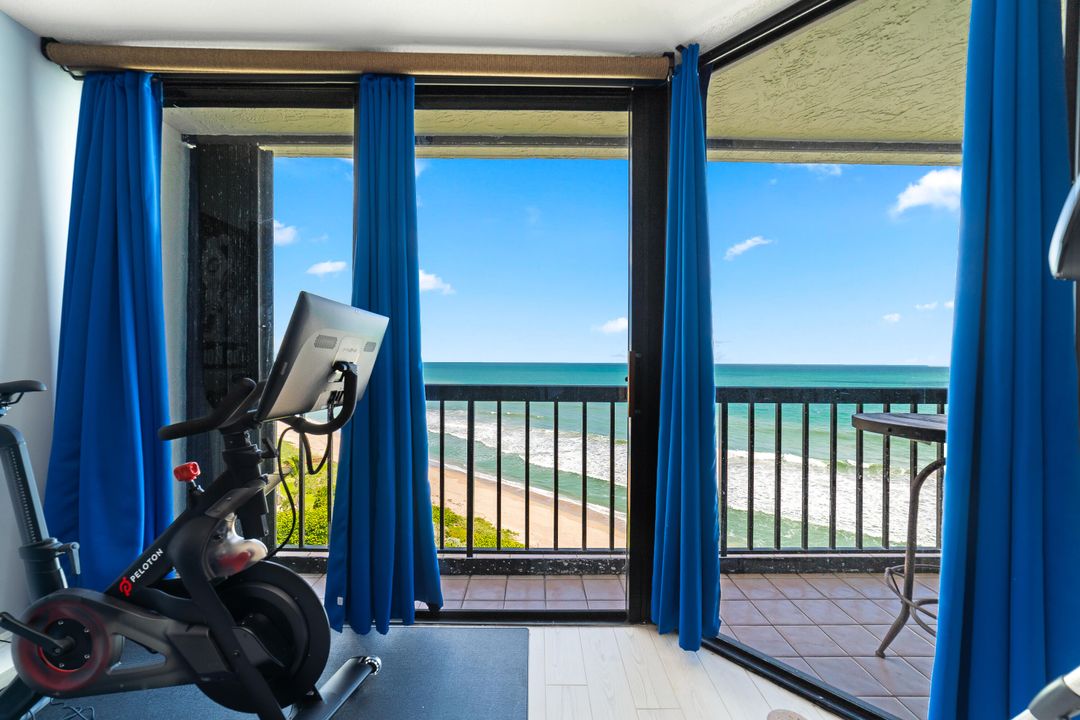 For Sale: $425,000 (1 beds, 2 baths, 1011 Square Feet)