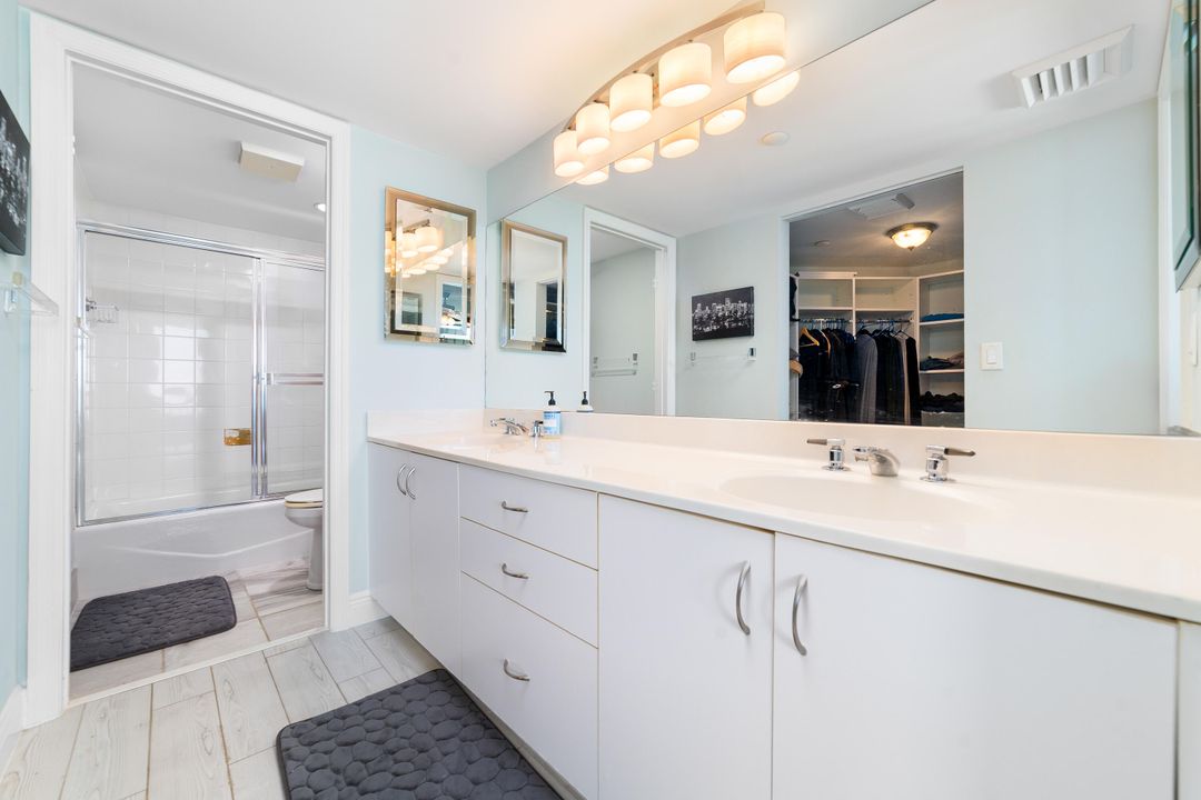 For Sale: $425,000 (1 beds, 2 baths, 1011 Square Feet)