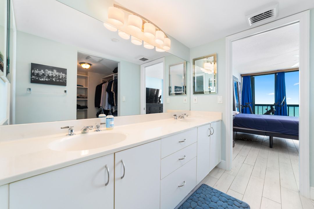 For Sale: $425,000 (1 beds, 2 baths, 1011 Square Feet)