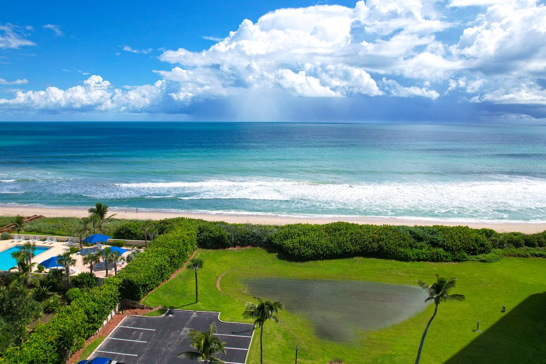 For Sale: $425,000 (1 beds, 2 baths, 1011 Square Feet)