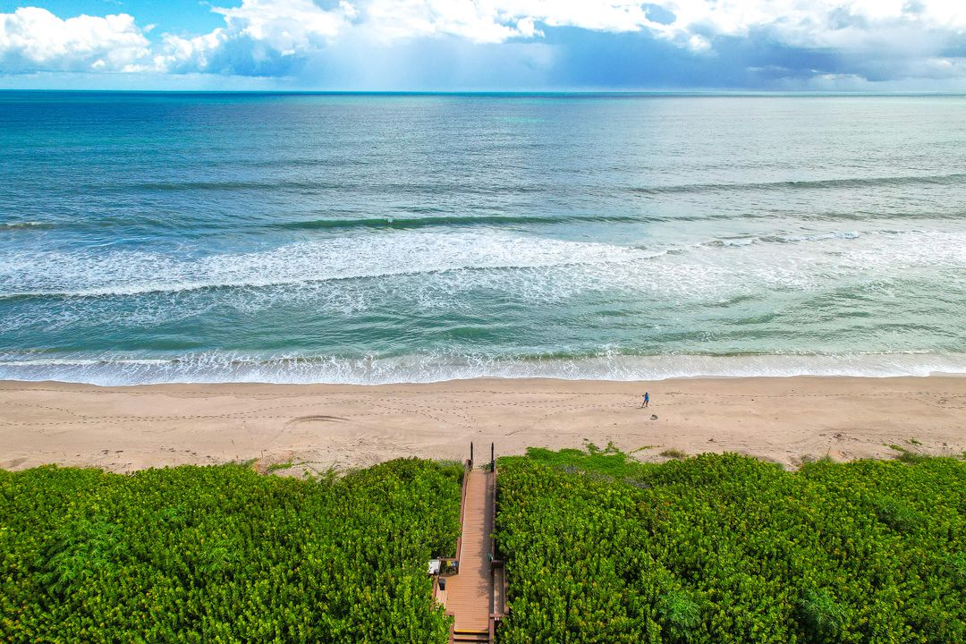 For Sale: $425,000 (1 beds, 2 baths, 1011 Square Feet)