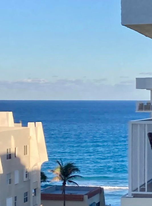 Active With Contract: $3,500 (1 beds, 2 baths, 983 Square Feet)