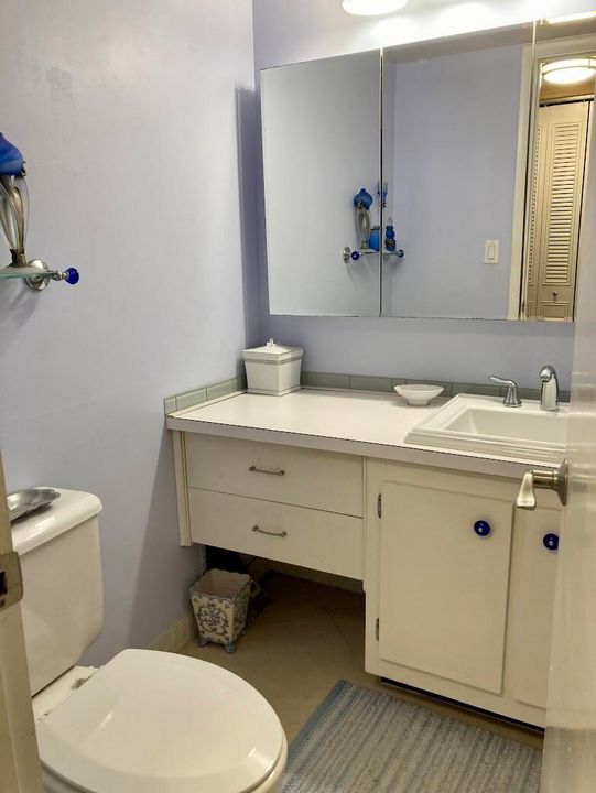 Active With Contract: $3,500 (1 beds, 2 baths, 983 Square Feet)