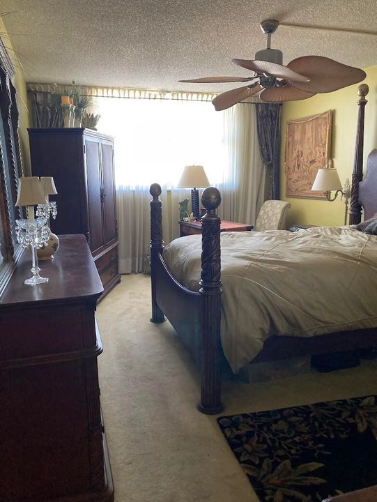 Active With Contract: $3,500 (1 beds, 2 baths, 983 Square Feet)