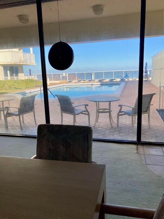 Active With Contract: $3,500 (1 beds, 2 baths, 983 Square Feet)