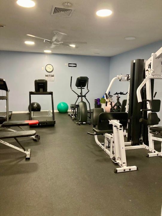 Active With Contract: $3,500 (1 beds, 2 baths, 983 Square Feet)