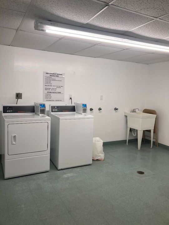 Active With Contract: $3,500 (1 beds, 2 baths, 983 Square Feet)