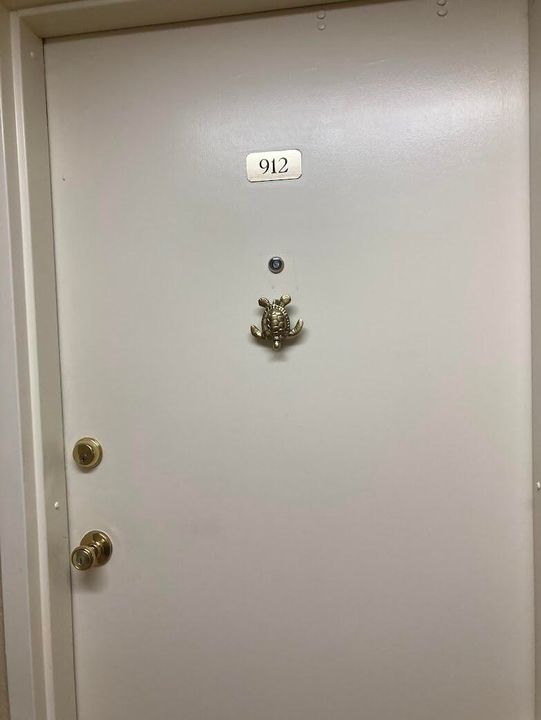 Active With Contract: $3,500 (1 beds, 2 baths, 983 Square Feet)