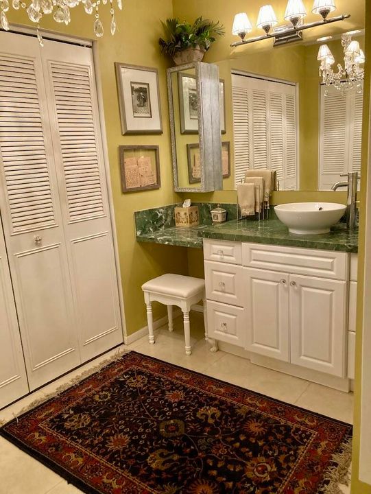 Active With Contract: $3,500 (1 beds, 2 baths, 983 Square Feet)