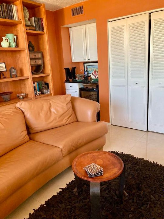 Active With Contract: $3,500 (1 beds, 2 baths, 983 Square Feet)