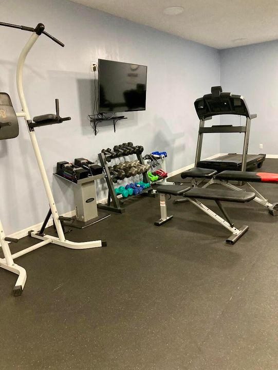 Active With Contract: $3,500 (1 beds, 2 baths, 983 Square Feet)