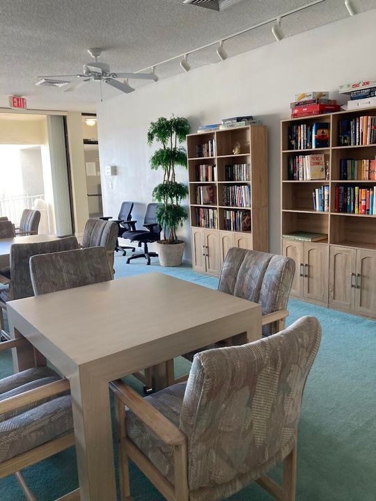 Active With Contract: $3,500 (1 beds, 2 baths, 983 Square Feet)