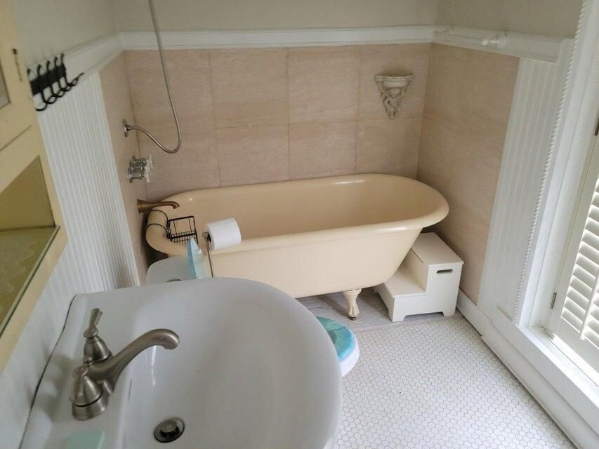 Active With Contract: $440,000 (3 beds, 2 baths, 1835 Square Feet)