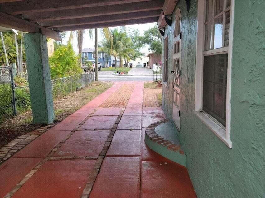 Active With Contract: $440,000 (3 beds, 2 baths, 1835 Square Feet)