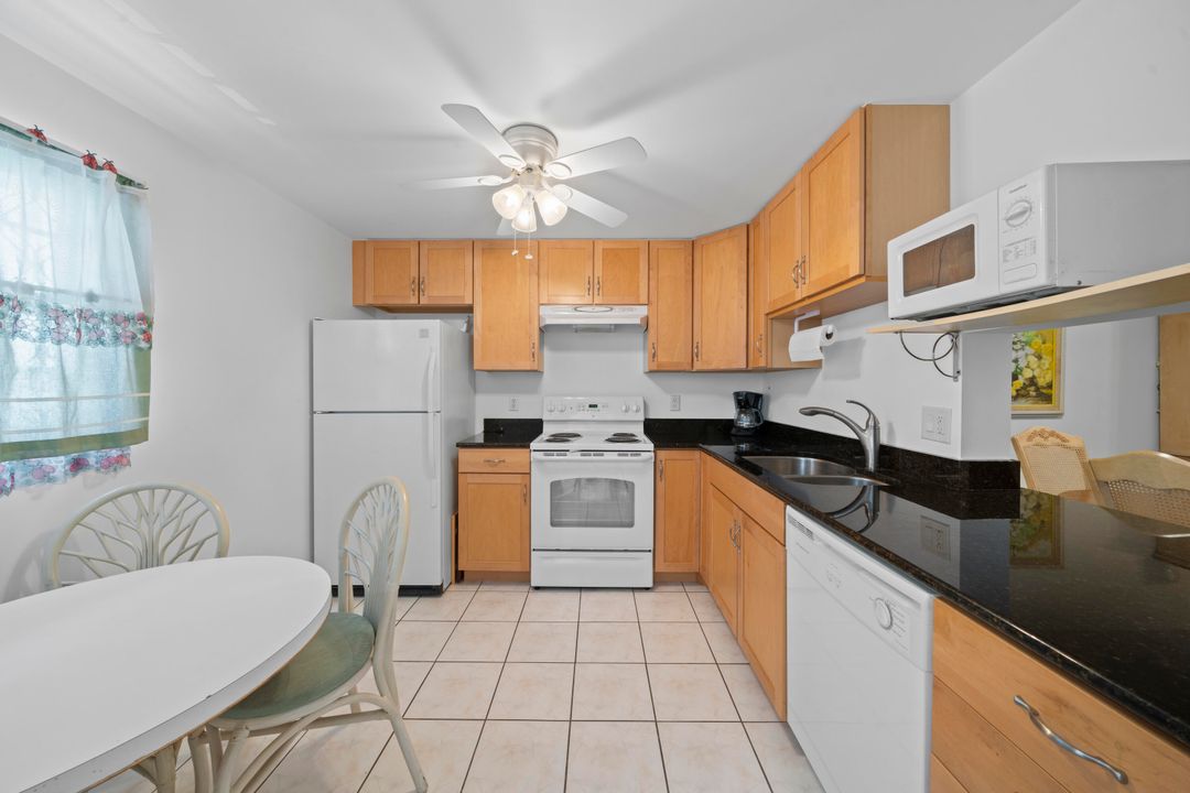 Active With Contract: $1,550 (2 beds, 2 baths, 960 Square Feet)