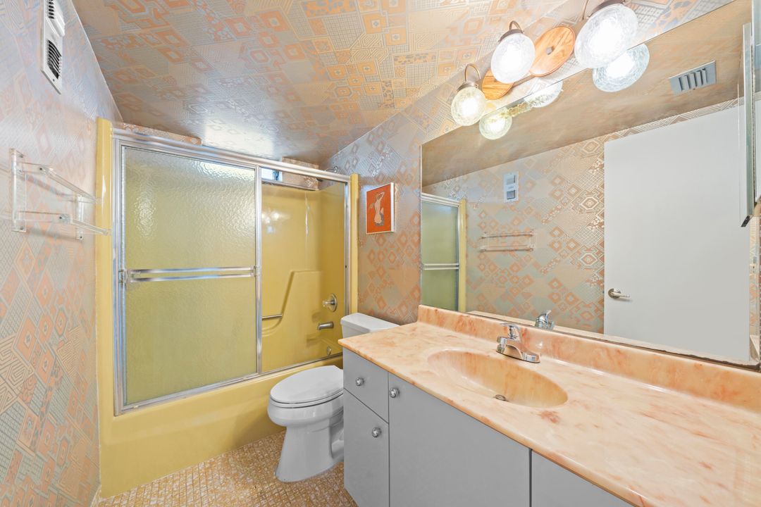 Active With Contract: $1,550 (2 beds, 2 baths, 960 Square Feet)