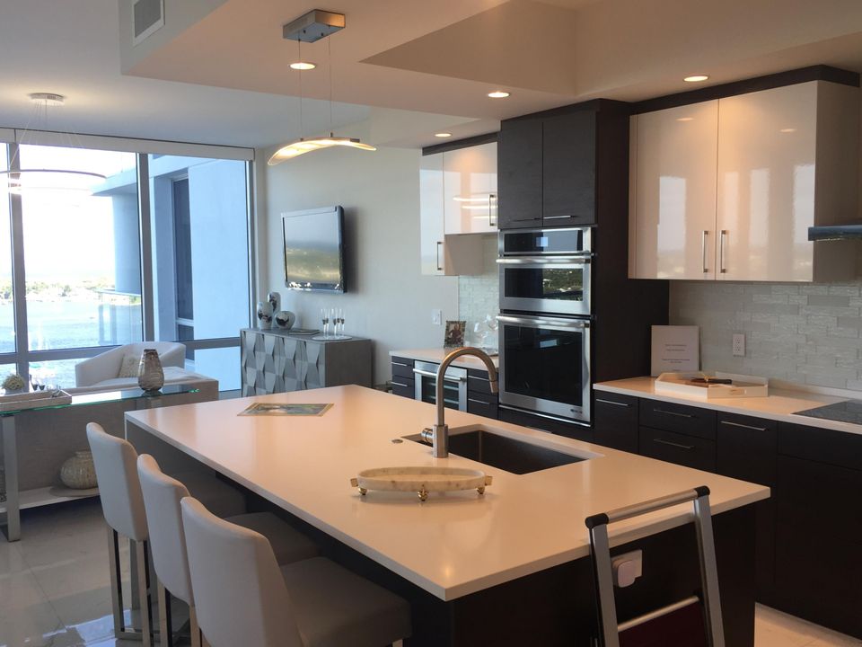 合同活跃: $10,000 (2 贝兹, 2 浴室, 1578 平方英尺)