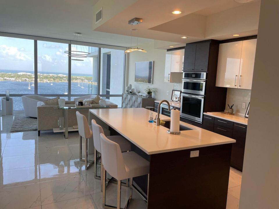 合同活跃: $10,000 (2 贝兹, 2 浴室, 1578 平方英尺)