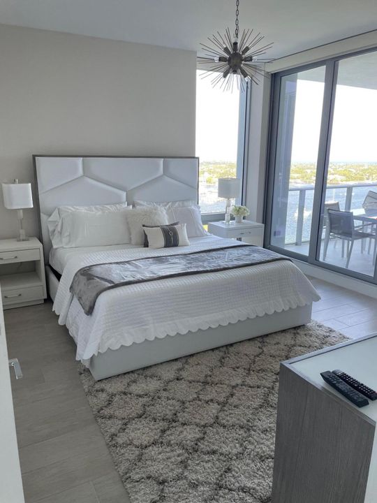 合同活跃: $10,000 (2 贝兹, 2 浴室, 1578 平方英尺)