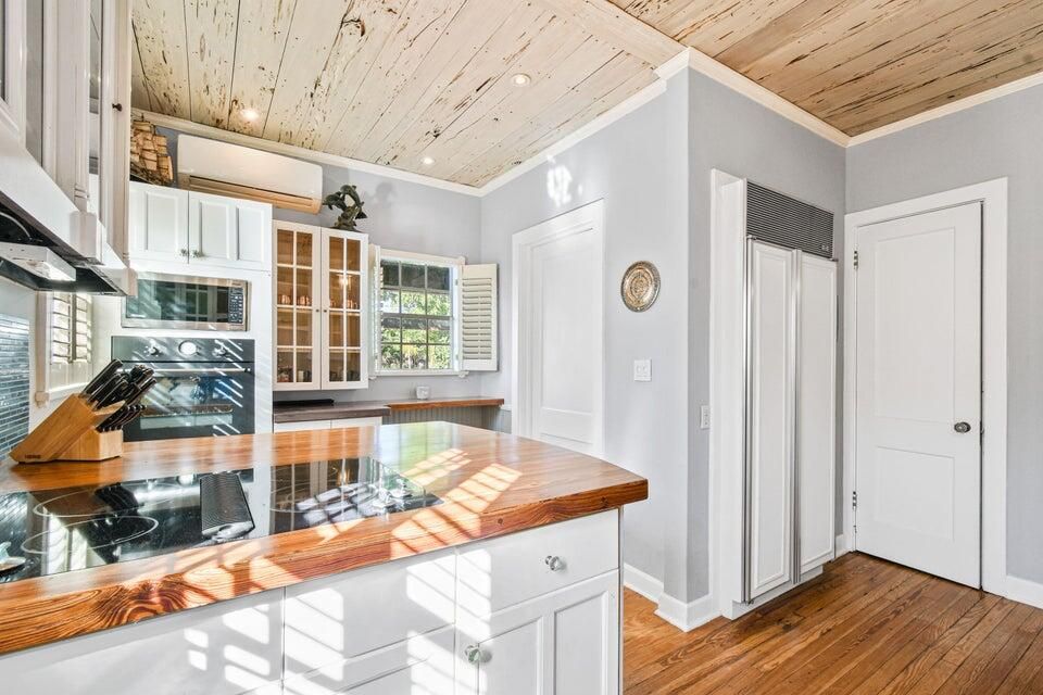 Active With Contract: $440,000 (3 beds, 2 baths, 1835 Square Feet)