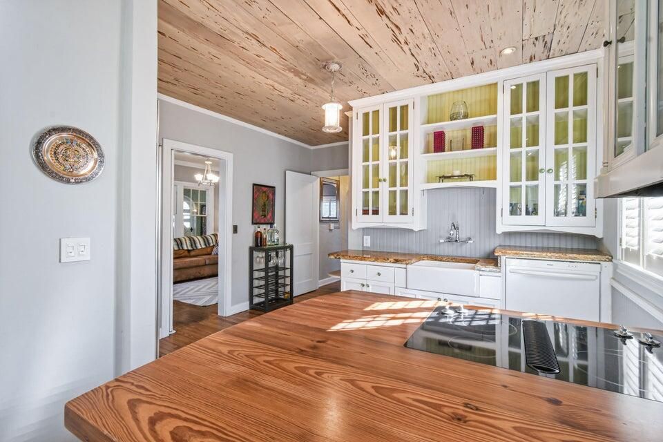 Active With Contract: $440,000 (3 beds, 2 baths, 1835 Square Feet)