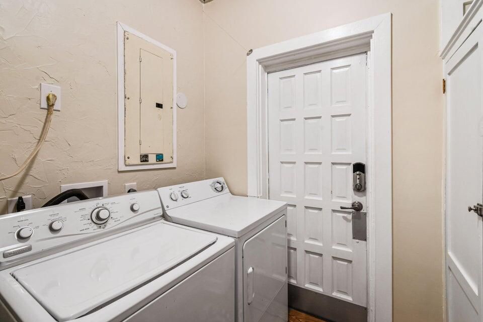 Active With Contract: $440,000 (3 beds, 2 baths, 1835 Square Feet)