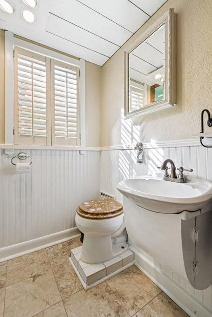 Active With Contract: $440,000 (3 beds, 2 baths, 1835 Square Feet)