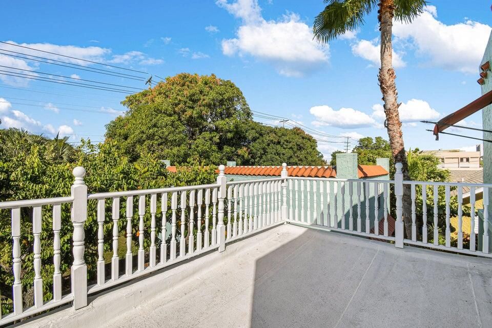 Active With Contract: $440,000 (3 beds, 2 baths, 1835 Square Feet)