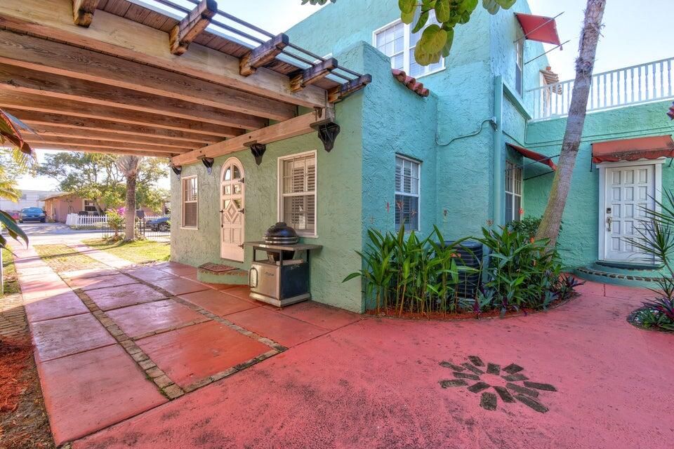 Active With Contract: $440,000 (3 beds, 2 baths, 1835 Square Feet)