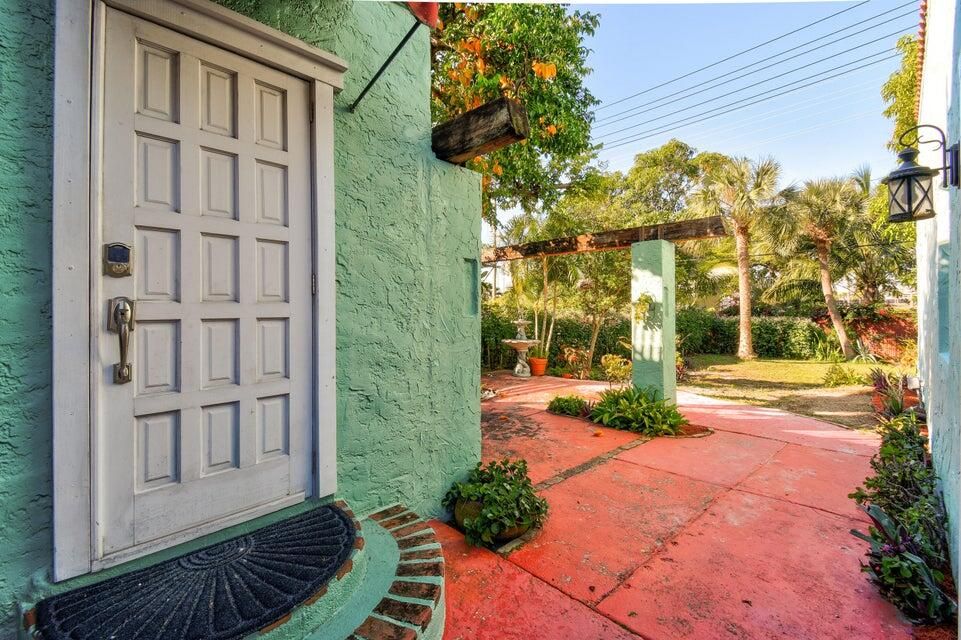 Active With Contract: $440,000 (3 beds, 2 baths, 1835 Square Feet)