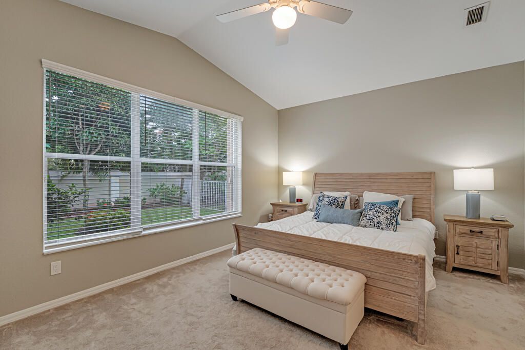 合同活跃: $395,000 (3 贝兹, 2 浴室, 1981 平方英尺)