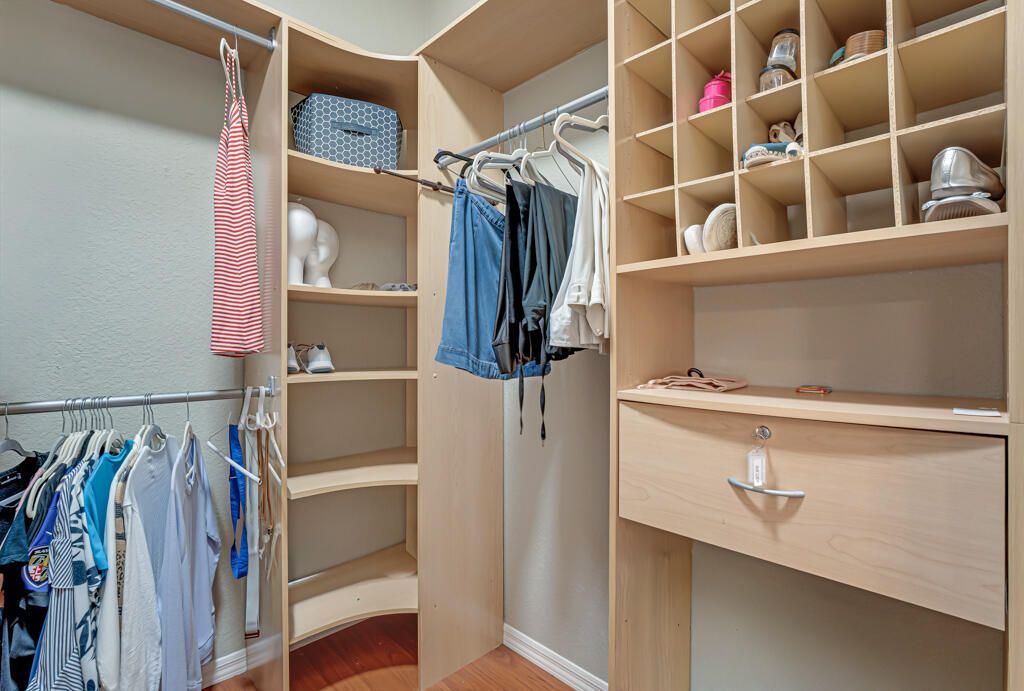 合同活跃: $395,000 (3 贝兹, 2 浴室, 1981 平方英尺)