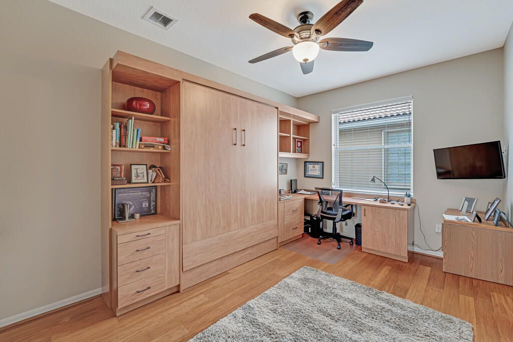 合同活跃: $395,000 (3 贝兹, 2 浴室, 1981 平方英尺)